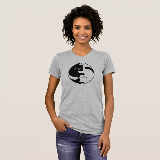 Yin Yang Cats - Cute Kittens Hugging and Palling T-shirt (Voorkant volledig)