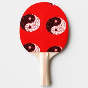 Ying yang circels op rood tafeltennisbatje