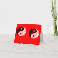 Ying yang cirkels op rood