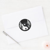 Ying Yang Wings Ronde Sticker (Envelop)