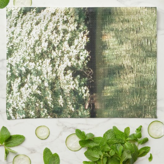 YinYang, Donkere en lichte bomen, gereflecteerd in Theedoek (Gevouwen)