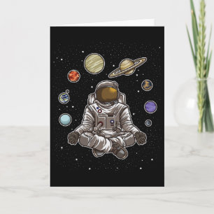 Yoga-astronaut mediteert in de ruimte en voelt de kaart