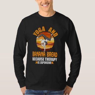 Yoga en Banana Bread Therapy Pilates Humor Yogi T-shirt