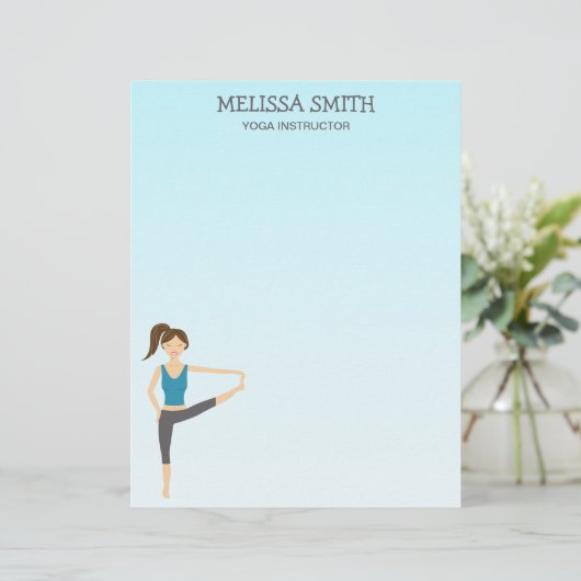 Yoga Girl in hand om tennes en yoga-instructies te (Staand voorkant)