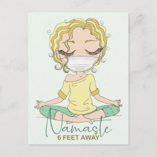 Yoga Girl Namaste 6 Feet weg   Blond Briefkaart
