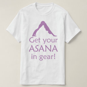 Yoga haalt je asana in het gear t-shirt