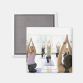 Yoga instructeur leidt klasse door magneet (Voorkant / Achterkant)