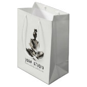 Yoga Instructeur Lotus Meditatie Pose Brushstrokes Medium Cadeauzakje (Voorkant Gekanteld)