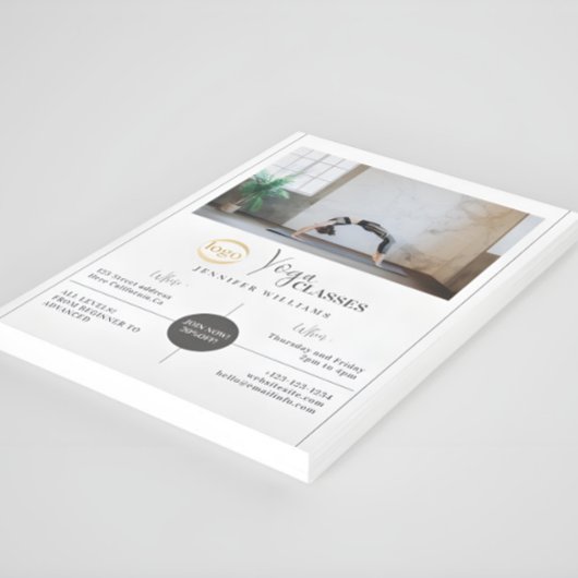 Yoga Instructor Lessen Aangepaste Foto Logo Modern Flyer