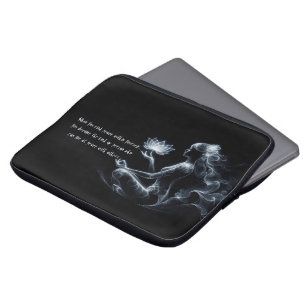 Yoga-instructrice lotushouding meditatie gloeiende laptop sleeve