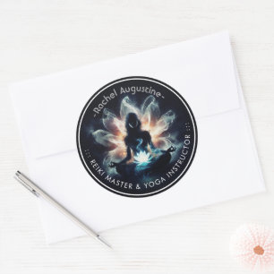 Yoga-instructrice Meditatiehouding Glanzende Nevel Ronde Sticker