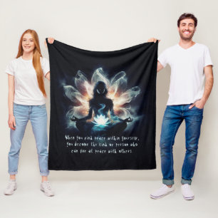 Yoga-instructrice meditatiehouding gloeiende nevel fleece deken