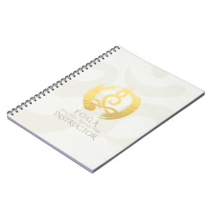 Yoga-instructrice meditatiehouding Zen & OM-symboo Notitieboek