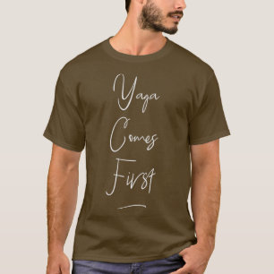 Yoga komt eerst t-shirt