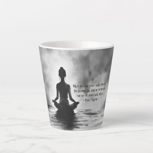 Yoga Meditatie Instructeur Lotus Pose Inkt Schilde Latte Mok (Voorkant)