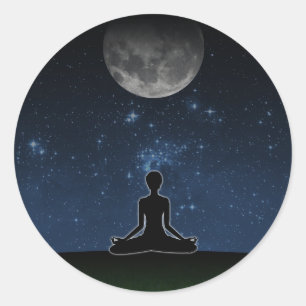 Yoga onder de maan ronde sticker