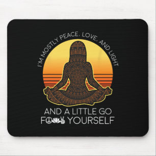 Yoga shirt meestal vrede liefde en licht en een be muismat