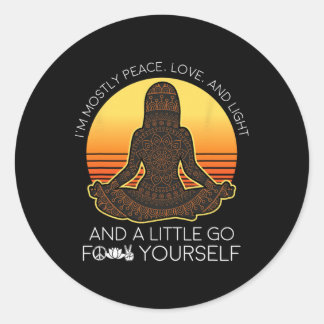 Yoga shirt meestal vrede liefde en licht en een be ronde sticker