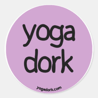 Yogadork sticker rond paarse