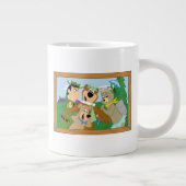 Yogi Beer en Vrienden Framed Forest Afbeelding Extra Grote Beker (Rechts)