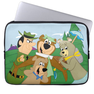 Yogi Beer en Vrienden Framed Forest Afbeelding Laptop Sleeve