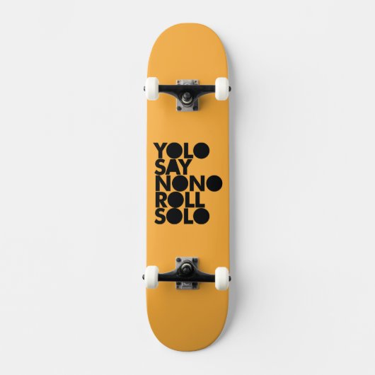 YOLO Roll Solo gevuld Skateboard (Voorkant)