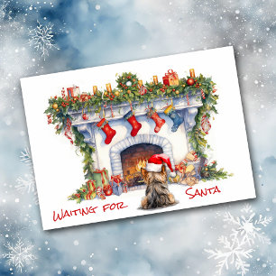 Yorkie Dog attend la cheminée de Noël de Père Noël