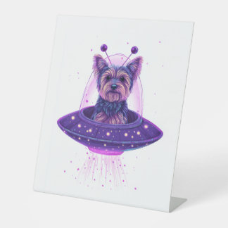 Yorkie – een hond die niet van deze wereld is reclamebord met voetstuk