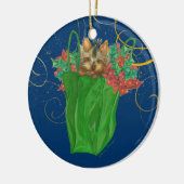 Yorkie in een kersttas keramisch ornament (Links)