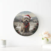 Yorkipoo Hond in Sneeuw Kerstmis Grote Klok (Huis)