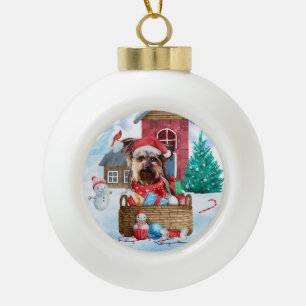 Yorkshire Terrier Dog in sneeuwkersthondenhuis Keramische Bal Ornament