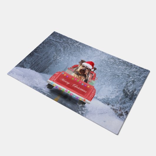 Yorkshire Terrier Hond in Sneeuw zitten in Kerstmi Deurmat (Schuin)