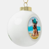 Yorkshire Terrier Hond op het strand Keramische Bal Ornament (Links)
