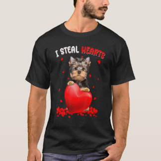 Yorkshire Terrier I Steal Hearts Schattige Dog Hug T-shirt