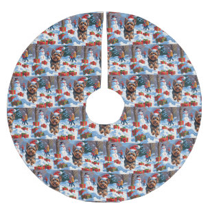 Yorkshire Terrier in de sneeuw met kerstmuts Kerstboom Rok