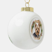 Yorkshire Terrier Kerstkrans feestelijke pup Keramische Bal Ornament (Links)
