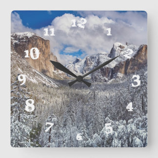 Yosemite Valley in sneeuw Vierkante Klok