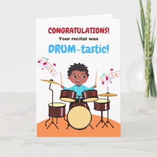 Young Boy Gefeliciteerd Drum recital Schattige Kaart