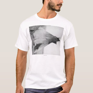 Young Oglala Indian Girl met Puppy buiten Tipi T-shirt