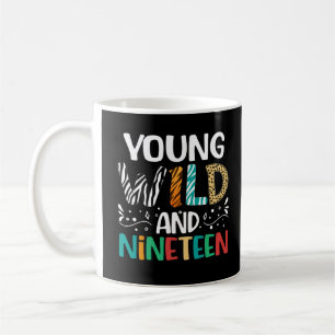 Young Wild & Nineteen Girl Boy Grappig 19e Verjaar Koffiemok