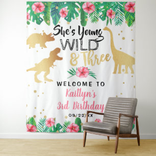 Young Wild & Three Dinosaur Girls 3e verjaardag Wandkleed