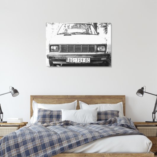 Yugo, oude joegoslavische auto canvas afdruk (Insitu (Slaapkamer))