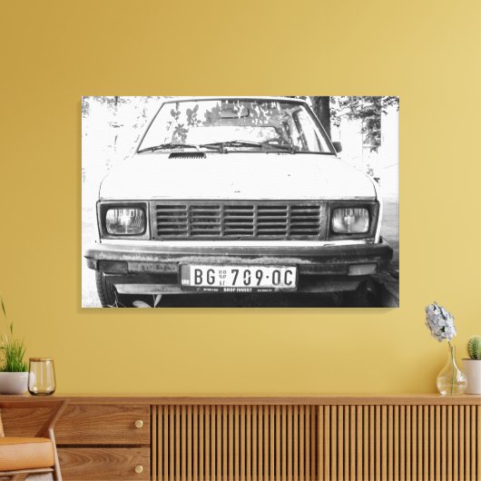Yugo, oude joegoslavische auto canvas afdruk (Insitu (Woonkamer))