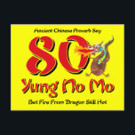 Yung No Mo 80th Birthday Postcard Invitation<br><div class="desc">Drôle 80ème anniversaire design avec un proverbe chinois qui dit ANCIEN PROVERBE CHINOIS DIT 80 JEUNES NON MOI MAIS FEU DE DRAGON ENCORE CHAUD. Un texte de style asiatique amusant et un dragon respirant le feu. Super pour un gag. PinkInkArt original !</div>