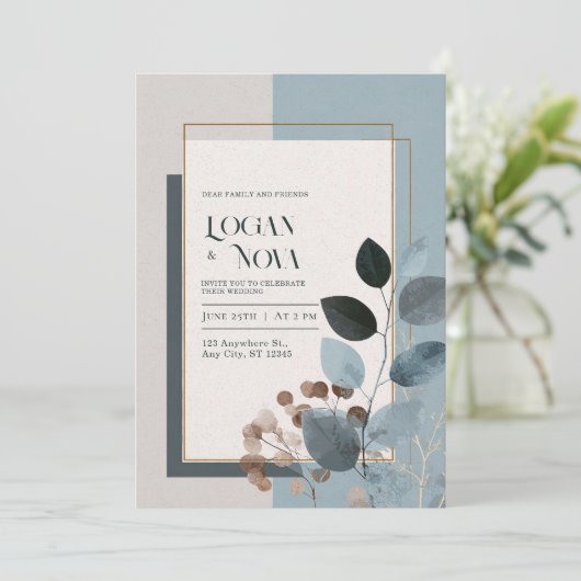 Zacht blauw aards gebladerte botanische bruiloft kaart (Staand voorkant)