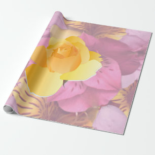 Zacht roze bloemen Geel rozenpapier Cadeaupapier