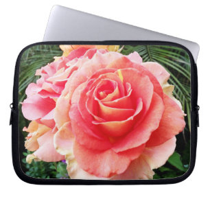 Zacht roze roos bloem close-up foto modern vet laptop sleeve