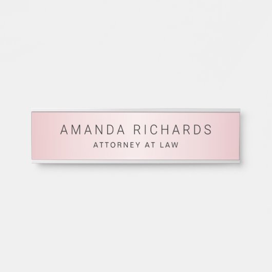 Zacht roze verzadigingsgradiëntnaam en titel deurbordje (Voorkant)