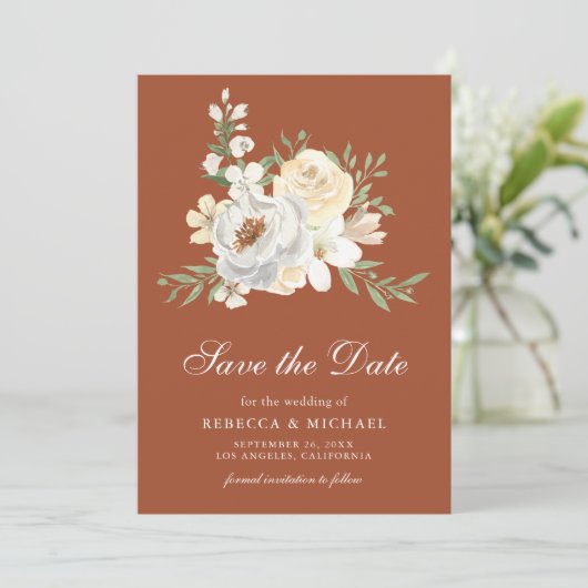 Zachte aardse perzik bloementerracotta bruiloft save the date (Staand voorkant)