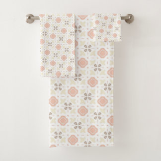 Zachte Beige en Blush Retro Tegelpatroon Bad Handdoek